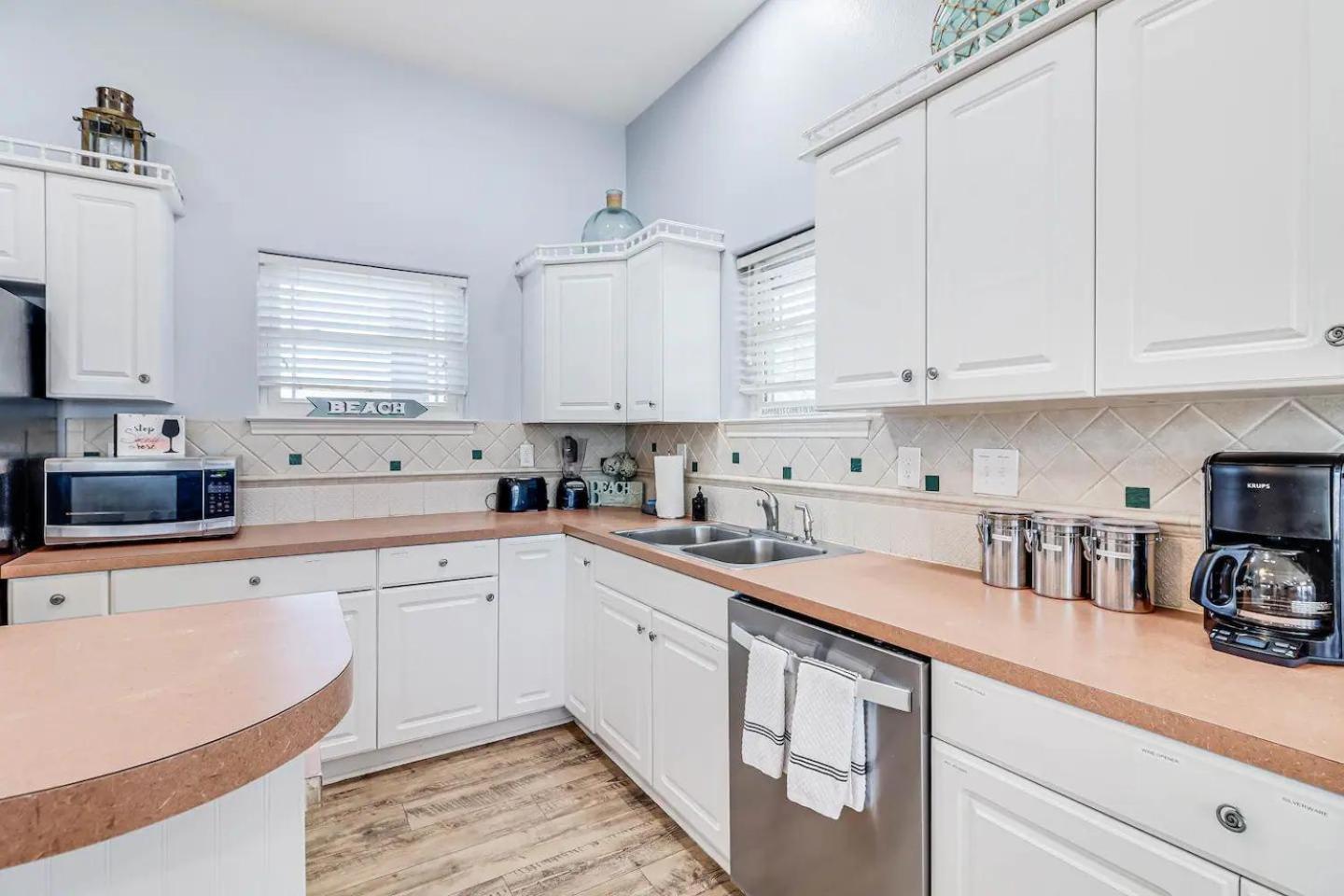 6Bdrm Beach Home - Oceanviews - Recently Renovated - Shared Pool & Hottub ポート・アランサス エクステリア 写真